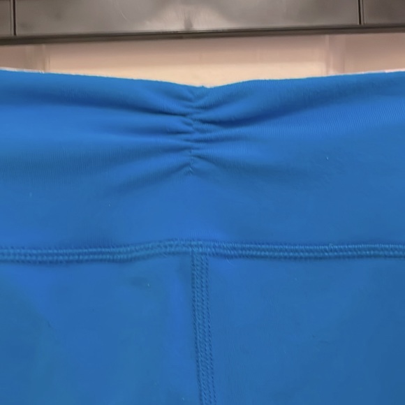 LULULEMON | Gather and Crow Capri Crop Workout Leggings in Beaming Blue - Picture 9 of 11